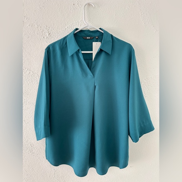 Uniqlo Rayon Skipper Collar Blouse 3/4 sleeve. Color: turquoise - Picture 2 of 4
